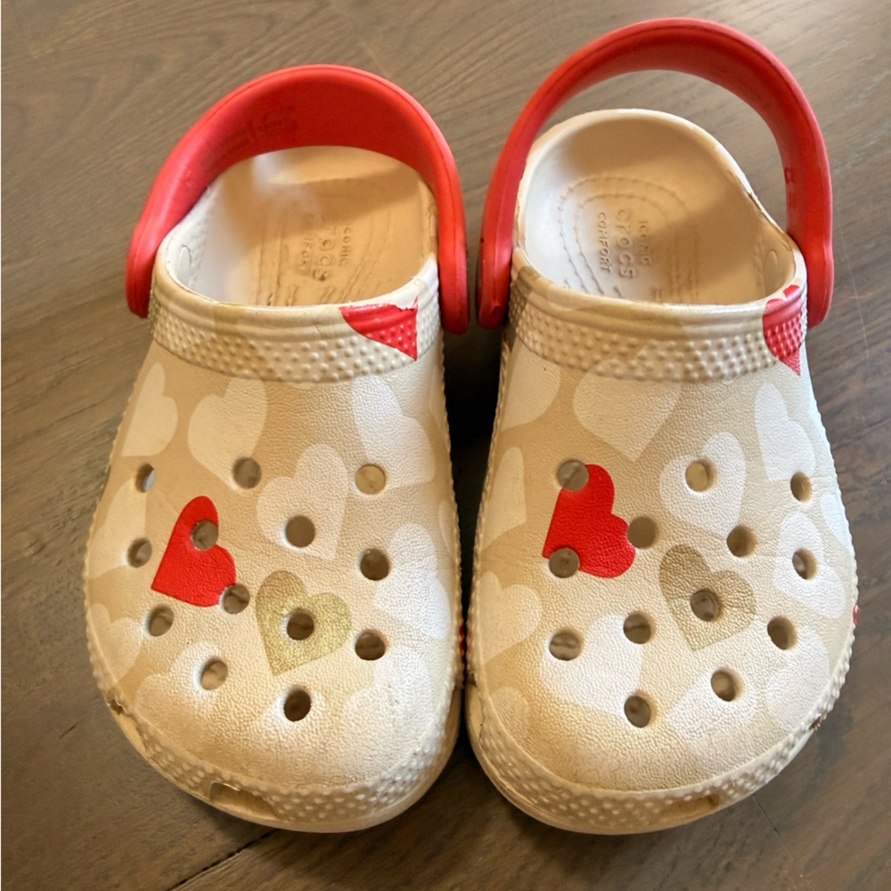 CROCS Kids Sandals - Cream and Red Hearts